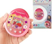 Tamagotchi PIX Floral rosa, animale elettronico virtuale con schermo a colori, tasti tattili giochi e fotocamera – Bandai 42911